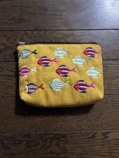 ベトナム土産として定番の「魚の刺繍ポーチ」のサムネイル