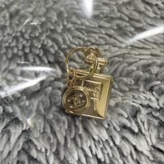 CHANEL 香水ボトルデザイン チャーム ホリデー限定品 キーホルダー