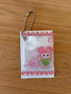 twice fcくじ d賞 モモ シャカシャカキーホルダーのサムネイル