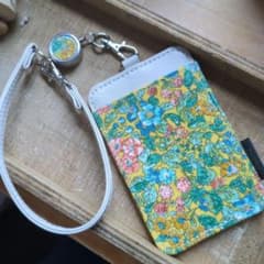 ☆お値下げ☆FLORET LONDON リール付きパスケース 花柄のサムネイル