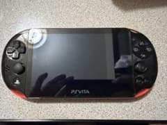 PS Vita 本体 PCH-2000 レッド ソフトオマケ付きのサムネイル