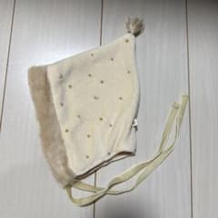 ベビー帽子 クリーム色 金色星刺繍のサムネイル