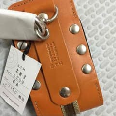 さらに値下げ。激安！ケータイケース定価3000円のサムネイル