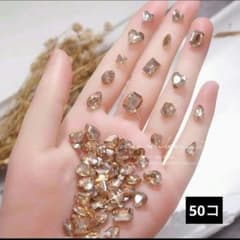 50コ ボリュームたっぷり！大粒ゴールドラインストーンミックスのサムネイル