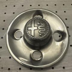 A71 希少！アルファロメオ純正ホイールセンターキャップ 金属製 - メルカリ
