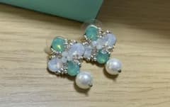 ピアス　エメラルドグリーンのサムネイル