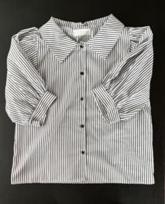 新品　トップスのサムネイル