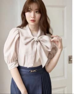 Herlipto Just Because Two-Way Blouseのサムネイル