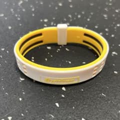 ファイテン phiten ホワイト/イエロー シリコンブレスレットのサムネイル