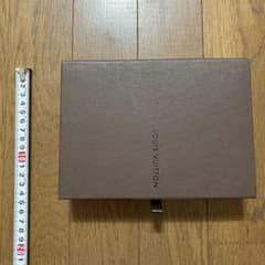 LOUIS VUITTON ギフトボックス 空箱　保存袋のサムネイル