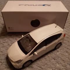 トヨタ非売品プリウスαミニカーにチョロQに車内や玄関に飾りにどうでしょうかのサムネイル