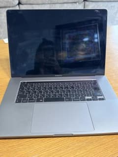 ジャンク MacBook Pro 16インチ 2019年 本体・箱・付きのサムネイル