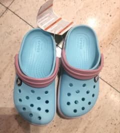 【新品未使用】crocs キッズ　水色×ピンク　c10のサムネイル