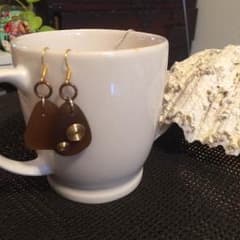茶色いシーグラスピアスのサムネイル