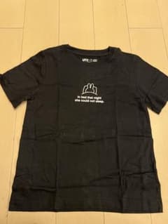 ブラックTシャツ 英語テキストプリントのサムネイル