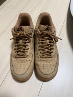 Nike Air Force 1 ベージュ スニーカーのサムネイル