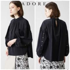 ADORE アドーア タンブラータフタブラウス ボリュームスリーブ - メルカリ