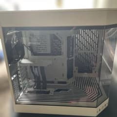 訳あり】HYTE Y60 スノーホワイト（PCIeライザー・ファン未使用