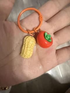 ピーナッツ 柿 キーホルダーのサムネイル