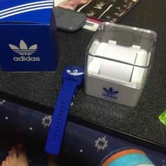 adidas 腕時計のサムネイル