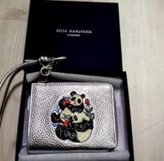 ◇新品◇KEITA MARUYAMA×imurammパンダ刺繍 本革二つ折り財布 - メルカリ