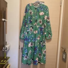花柄ワンピースのサムネイル
