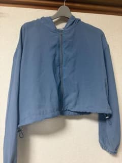 ブルー フード付き クロップドパーカー ウエスト絞り UVカットのサムネイル