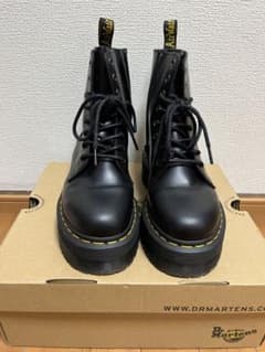 Dr. Martens JADON ブラック 8ホール 厚底 ブーツのサムネイル