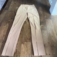 ZARA ベージュ スラックス Mサイズのサムネイル