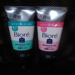 ビオレ おうちdeエステ マッサージ洗顔ジェル　炭配合のサムネイル