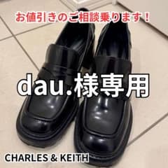 【dau.様専用】CHARLES & KEITH ヒール付きローファー ブラックのサムネイル