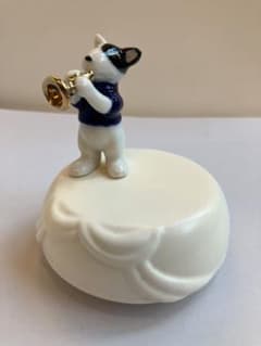 犬のフィギュア付き オルゴール 陶器製のサムネイル