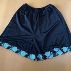 ワコール花柄刺繍が施された黒のスリップ黒のペチコート新品 ワコール花柄刺繍が施された黒のスリップ黒のペチコート新品 楽天