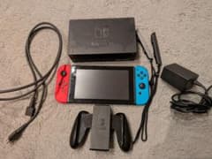 Nintendo Switch 本体 赤/青 Joy-Con付きのサムネイル