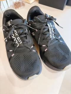 used On Cloudsurfer 黒 27cm(26.5の方にもオススメ)のサムネイル