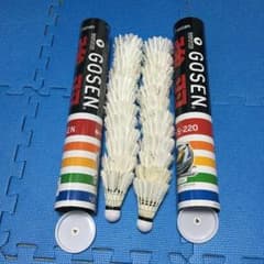 バドミントン シャトルのサムネイル