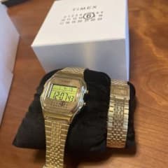 新品 TIMEX mm6 ゴールド デジタル腕時計のサムネイル