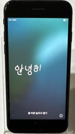 Apple iPhone SE 128GBのサムネイル