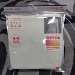 ユニクロ　ヒートテックシームレスリブタートルTのサムネイル