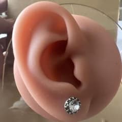 クリスタル付きスタッドピアスのサムネイル