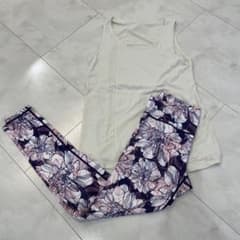 ヨガウェアセット タンクトップ & 花柄レギンスのサムネイル