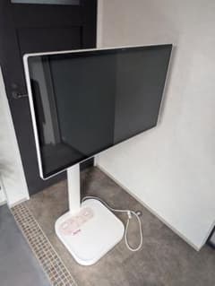 【最終値下げ】LG Smart Monitor Swing 可動スタンド付のサムネイル