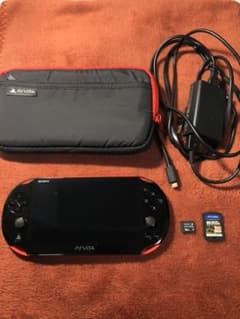 PS VITA PCH-2000 レッド/ブラック × ゴッドイーターセットのサムネイル