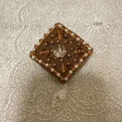 ハンドメイド ビーズ刺繍 スクエアブローチ ブラウンのサムネイル