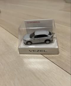 新品未開封　非売品　HONDA VEZEL ヴェゼルLEDキーホルダー ミニカーのサムネイル