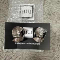 HUI シルバークリスタル イヤリングのサムネイル