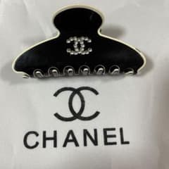 CHANEL クリスタル付き黒ヘアクリップ ノベルティ - メルカリ