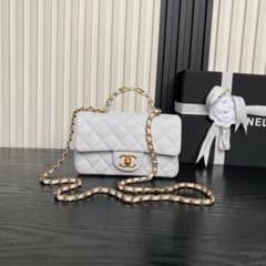 CHANEL ホワイト キルティング ショルダーバッグ - メルカリ