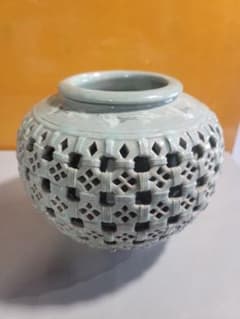 青磁 透かし彫り 花瓶 鶴文様 青磁 透かし彫り 花瓶 鶴文様 陶器 - メルカリ