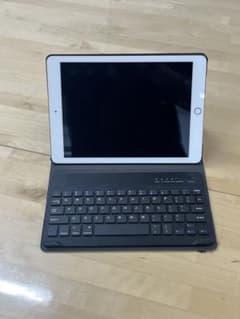 iPad 9.7 インチ 第6世代 - Wi-Fi 32 GB - ゴールドのサムネイル